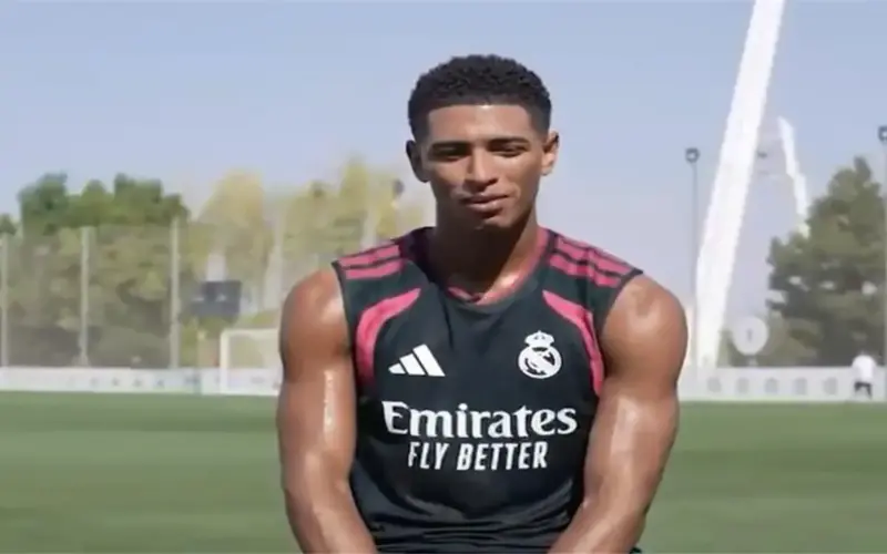 بيلينجهام يحسم مستقبله مع ريال مدريد بعد مسيرته الحافلة بالتحولات الكروية